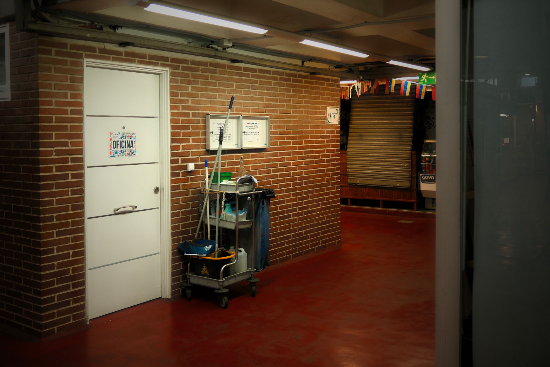 Matériel de nettoyage dans des bureaux
